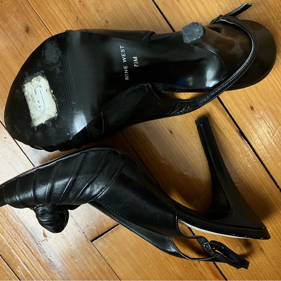 Sandals - Picture 2 of 3